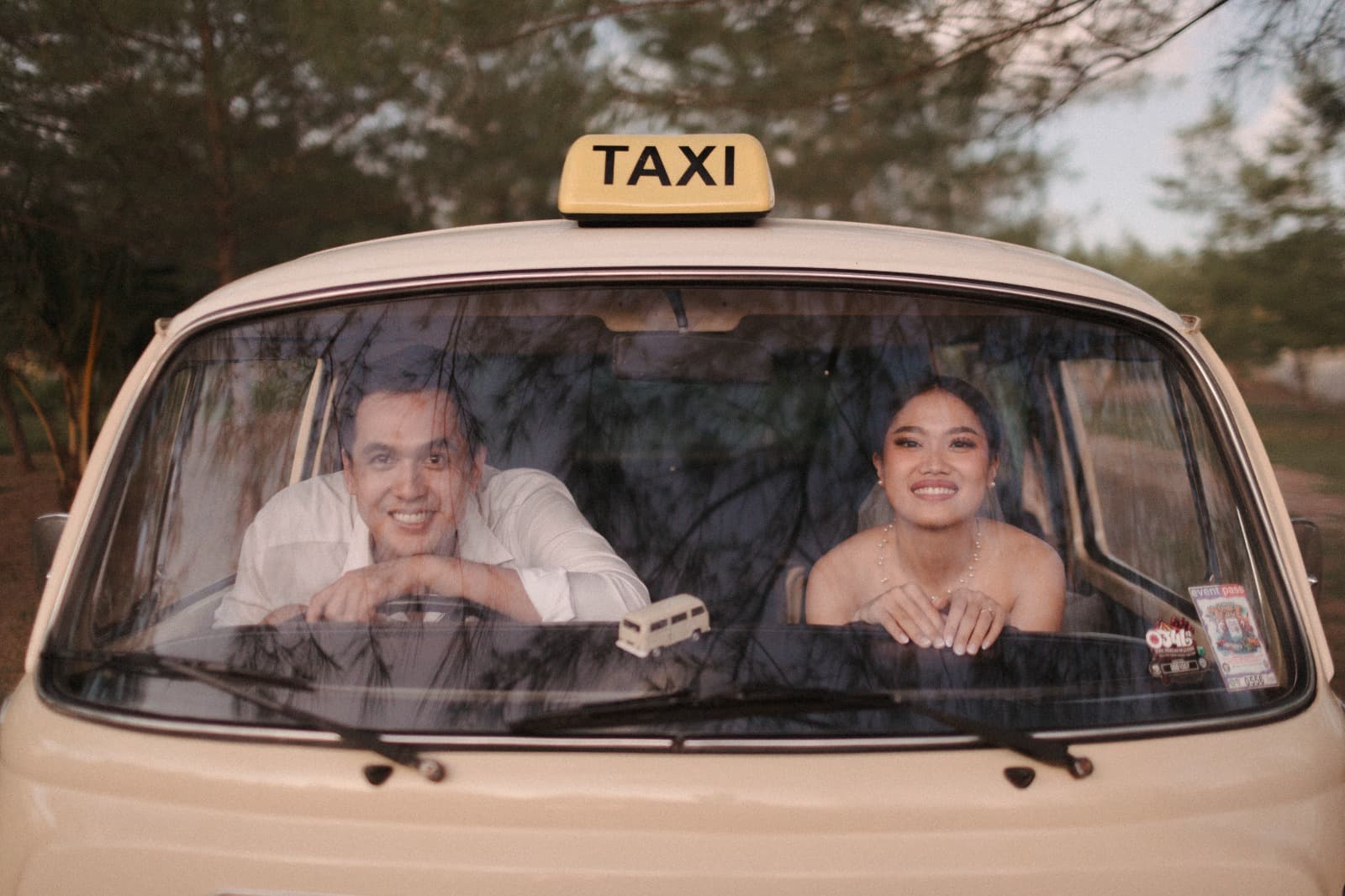Joyful Vintage Wedding Session